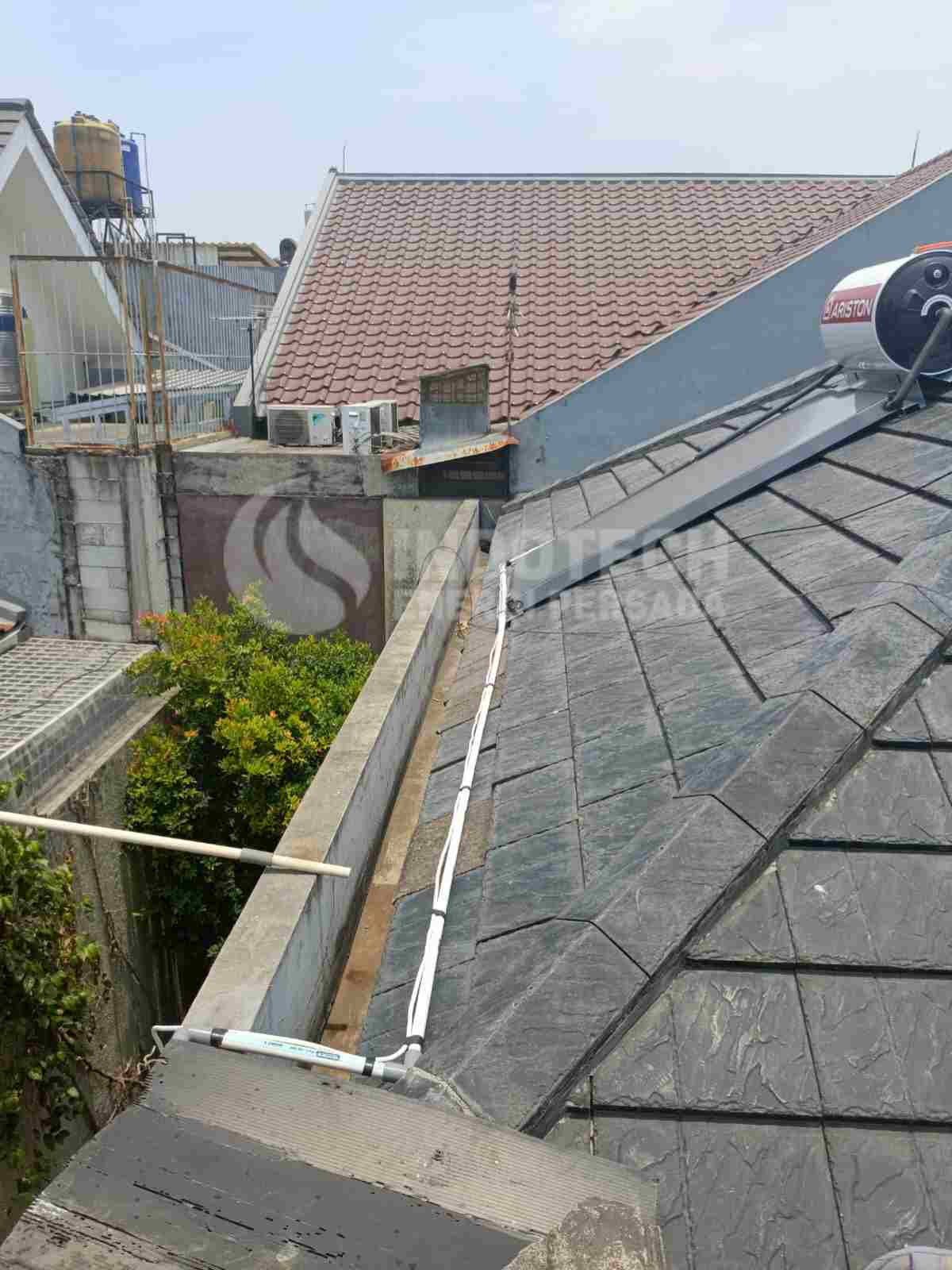 Pemasangan Ariston Kairos Thermo DR 100 Solar Water Heater di Jakarta